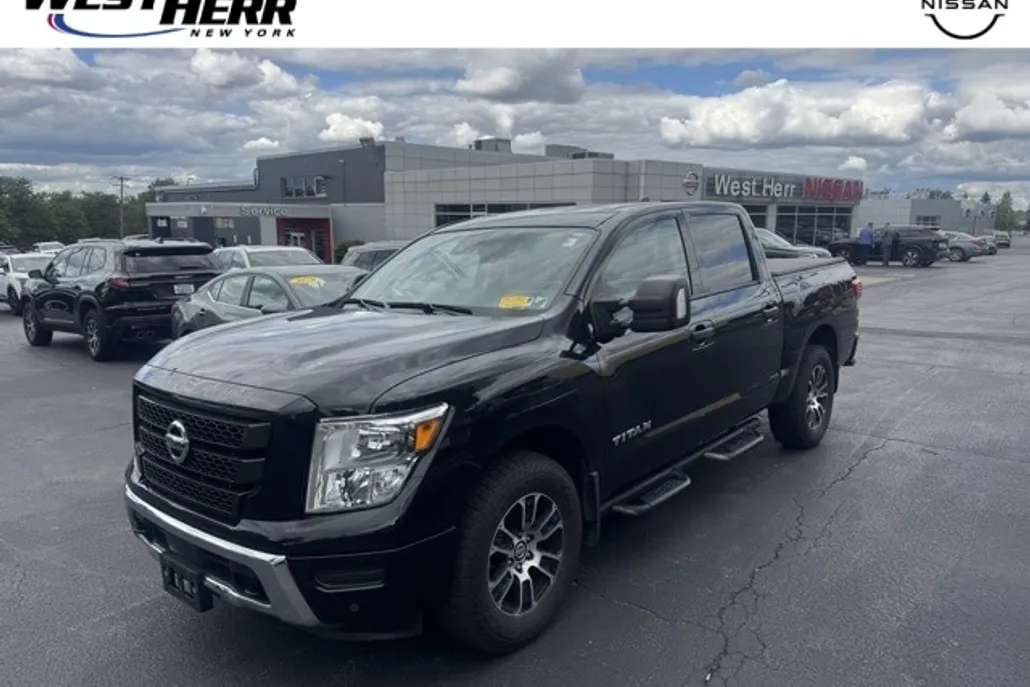2022 Nissan Titan SV photo 1