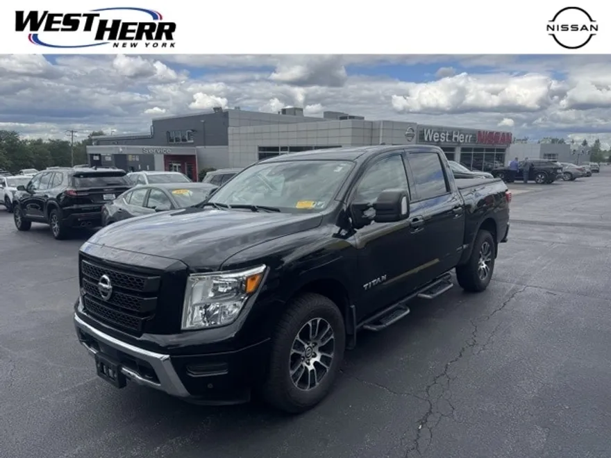 2022 Nissan Titan SV photo 1