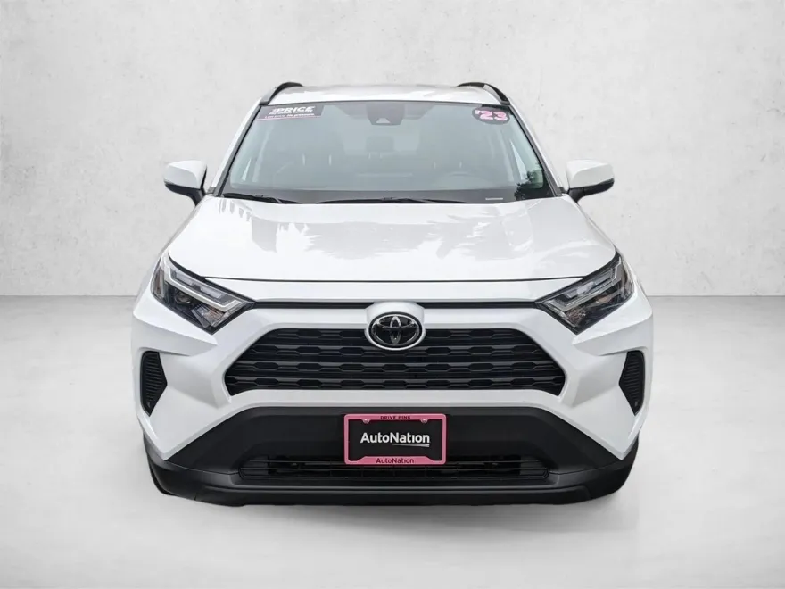 2023 Toyota RAV4 XLE photo 1