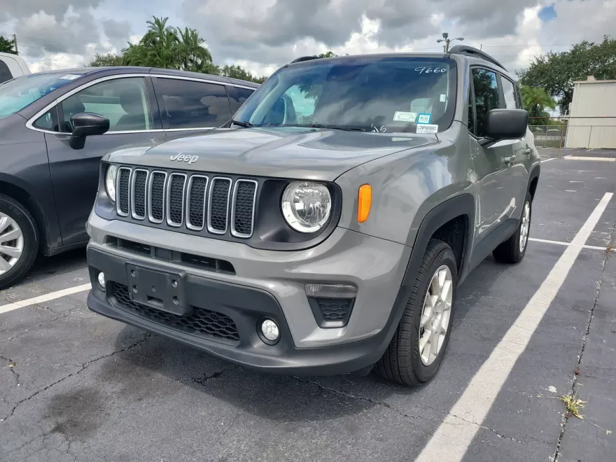 2022 Jeep Renegade Latitude photo 1