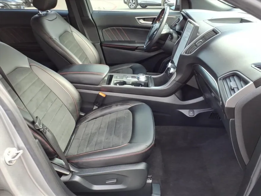 2022 Ford Edge ST photo 1