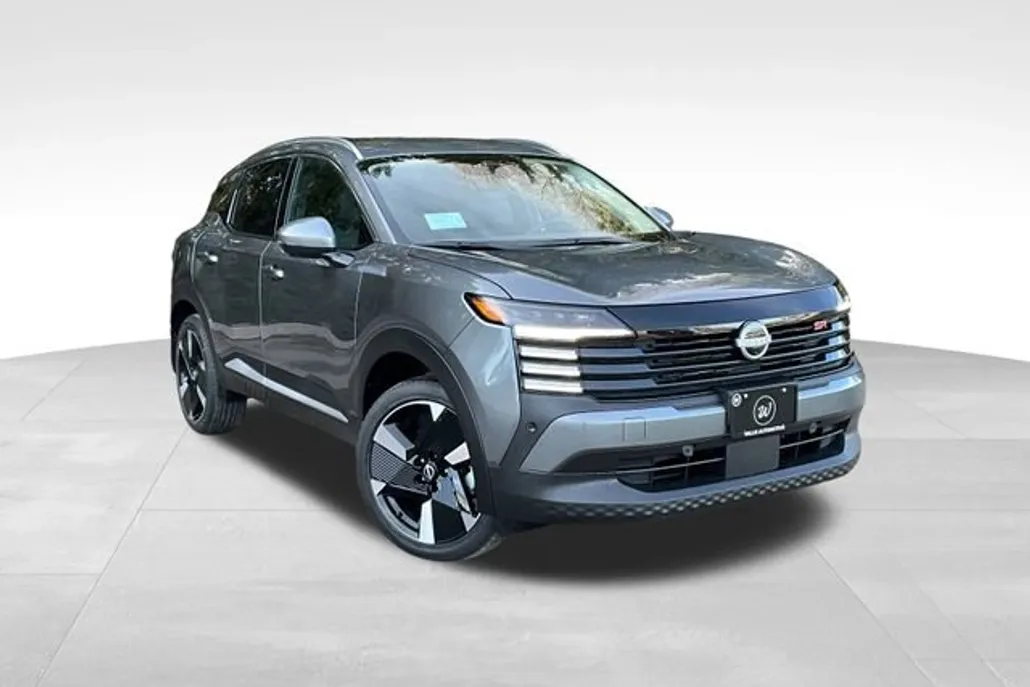2025 Nissan Kicks SR photo 1
