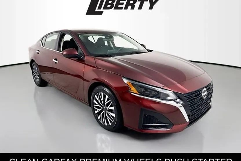 2023 Nissan Altima 2.5 SV photo 1