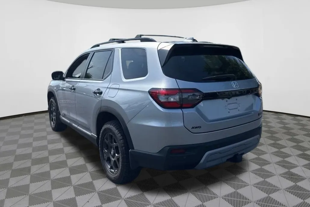 2025 Honda Pilot TrailSport photo 1