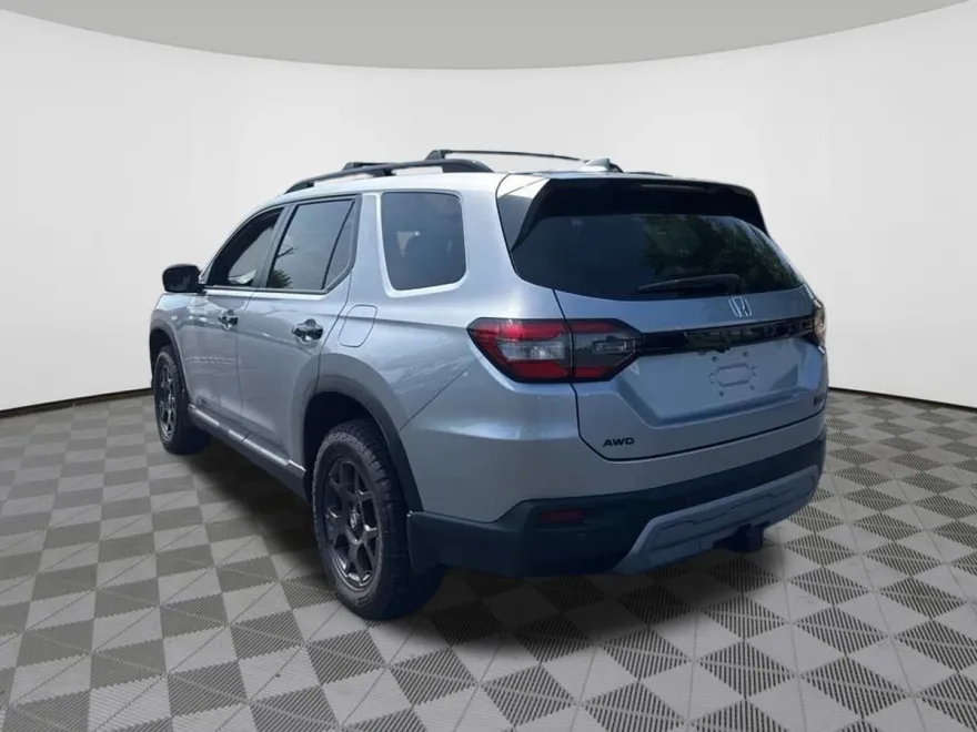 2025 Honda Pilot TrailSport photo 1