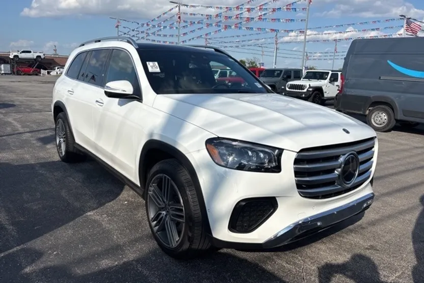 2024 Mercedes Benz GLS 450 4MATIC photo 1