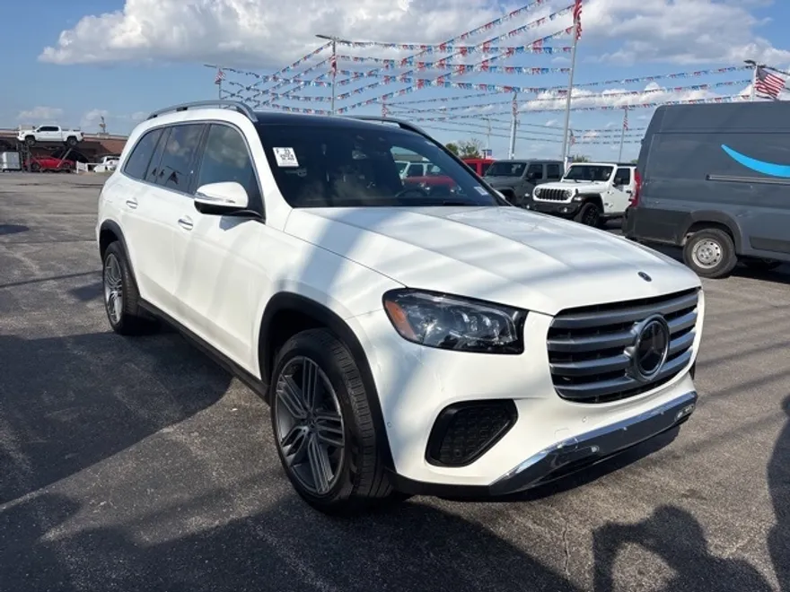 2024 Mercedes Benz GLS 450 4MATIC photo 1