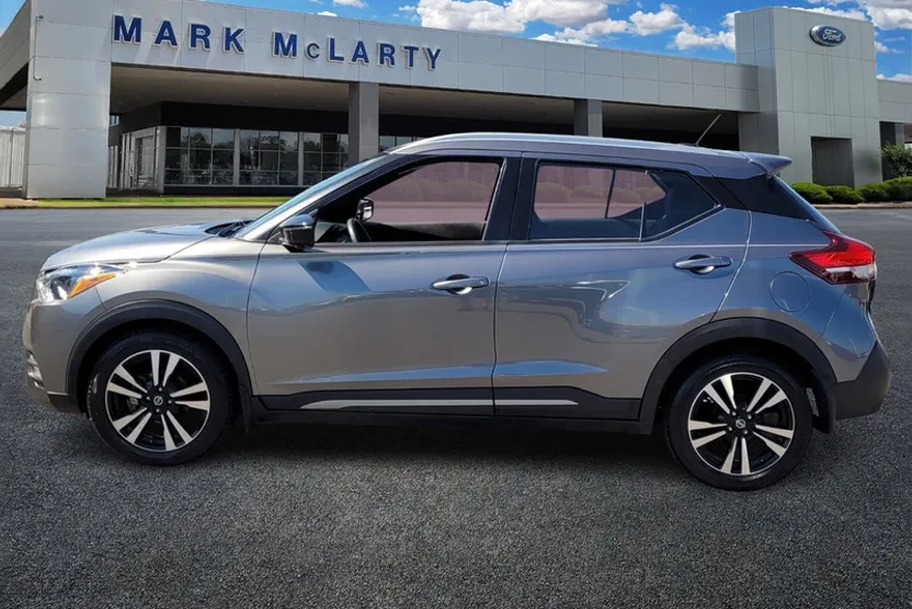 2020 Nissan Kicks SR photo 1