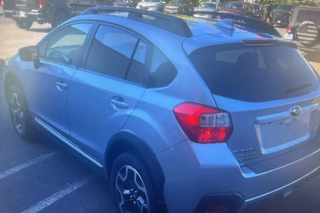 2016 Subaru Crosstrek Limited photo 1