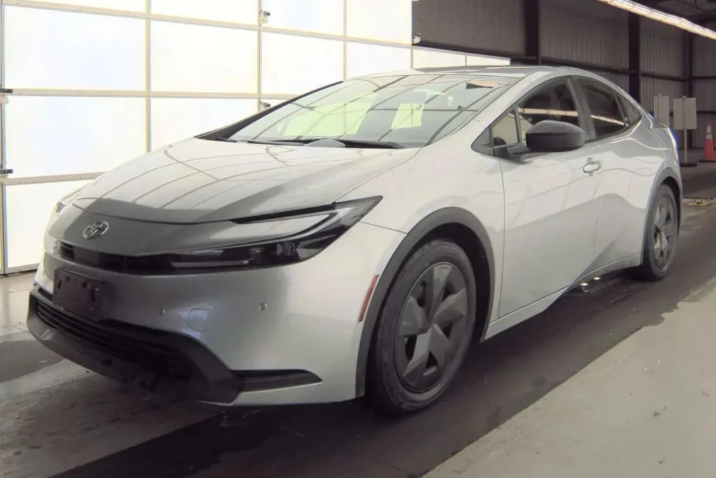 2024 Toyota Prius LE photo 1