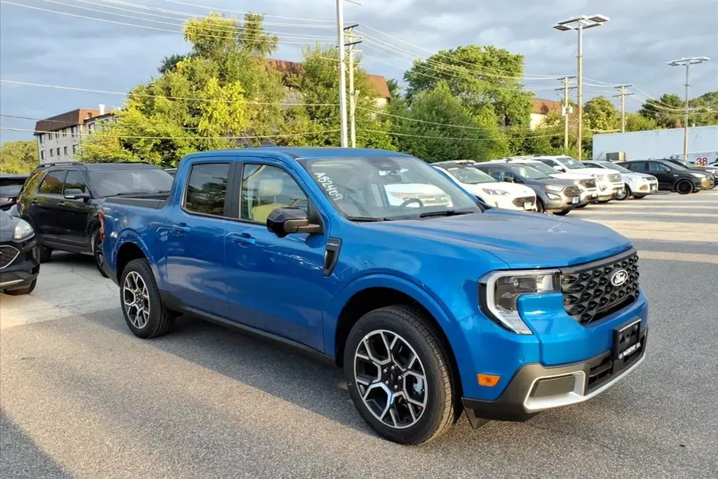 2025 Ford Maverick Lariat photo 1