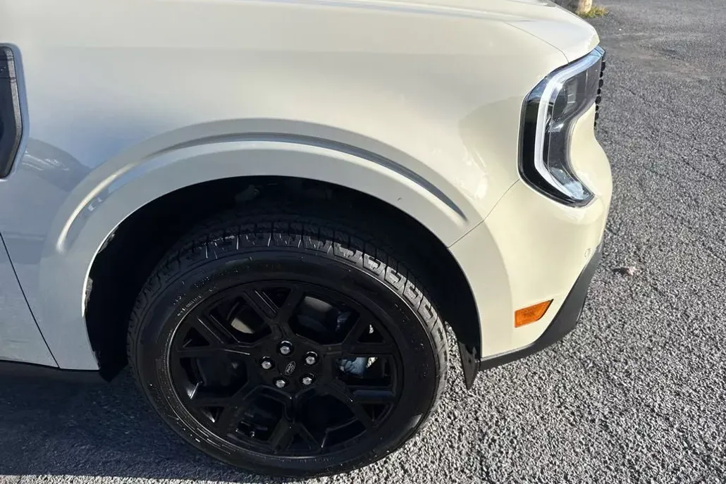 2025 Ford Maverick Lariat photo 1
