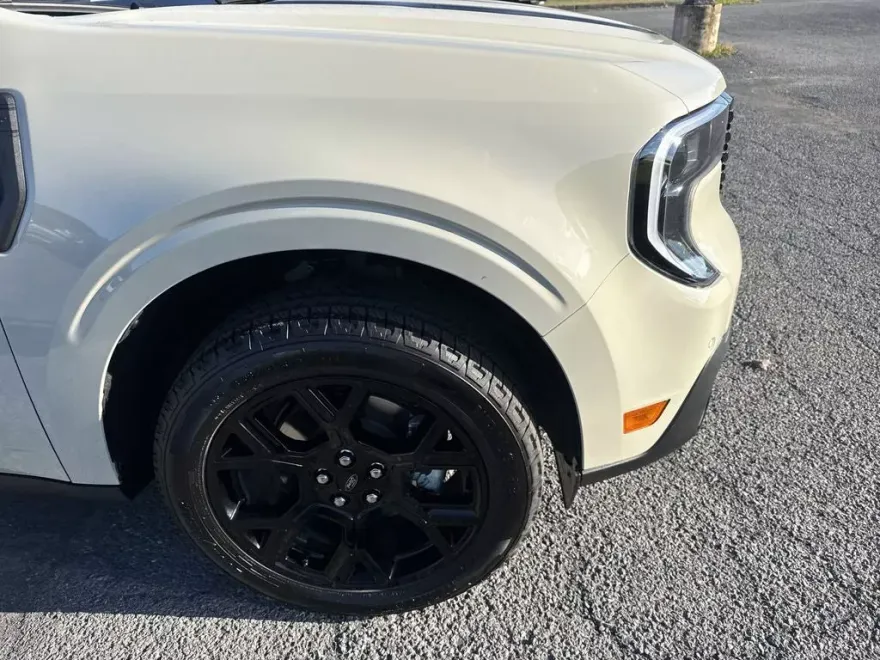 2025 Ford Maverick Lariat photo 1