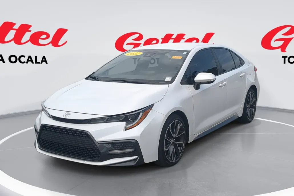 2022 Toyota Corolla SE photo 1