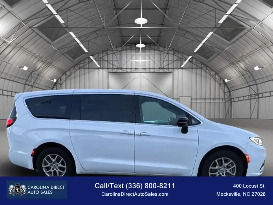 2025 Chrysler Pacifica photo 1