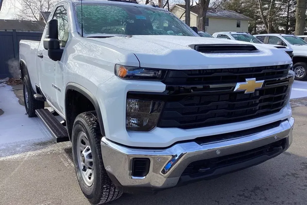 2025 Chevrolet Silverado 3500HD photo 1
