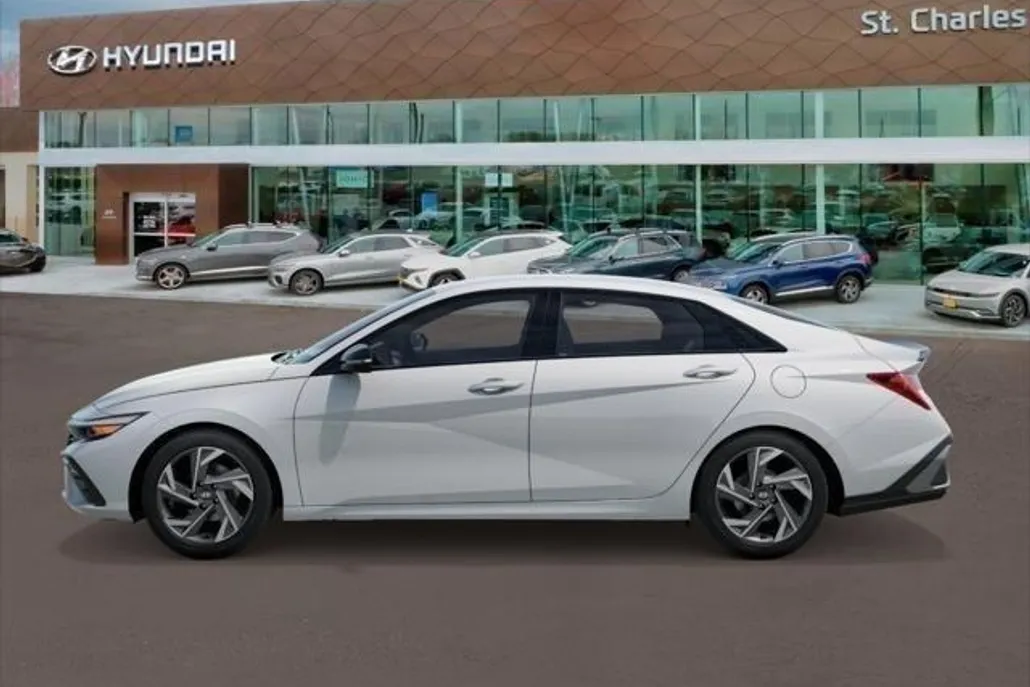2025 Hyundai Elantra SEL Sport photo 1