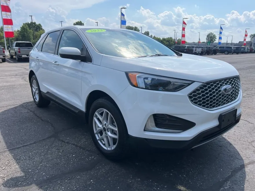 2023 Ford Edge SEL photo 1