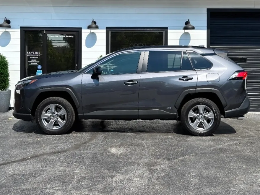 2025 Toyota RAV4 Hybrid LE photo 1