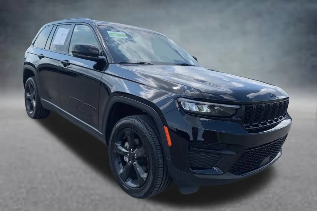 2023 Jeep Grand Cherokee Altitude photo 1
