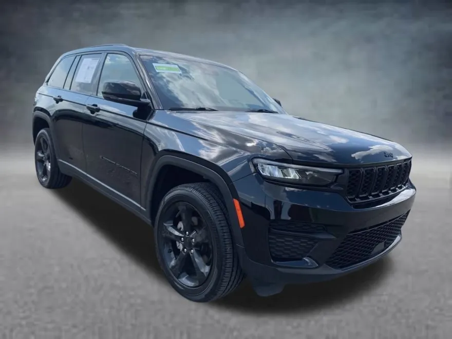 2023 Jeep Grand Cherokee Altitude photo 1