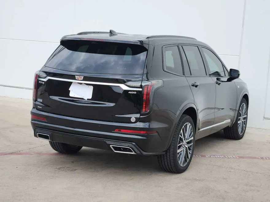 2025 Cadillac XT5 Sport photo 1