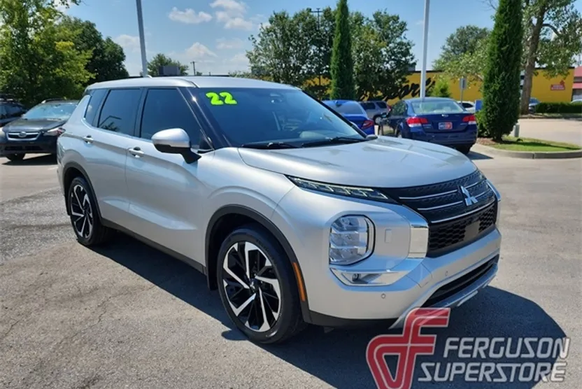 2022 Mitsubishi Outlander SE photo 1