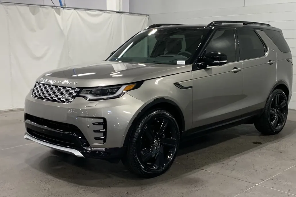 2025 Land Rover Discovery Metropolitan Edition photo 1