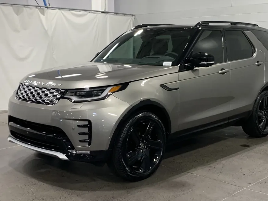 2025 Land Rover Discovery Metropolitan Edition photo 1