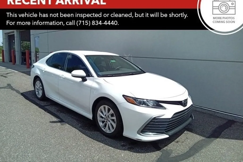 2023 Toyota Camry LE photo 1