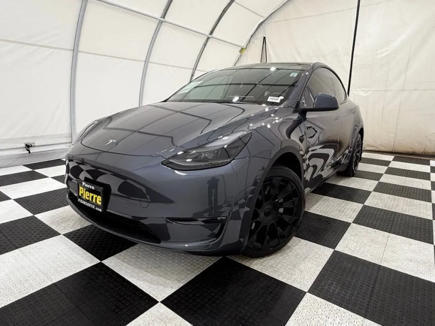 2023 Tesla Model Y Long Range photo 1