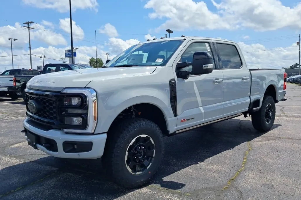 2025 Ford F-250 Lariat photo 1