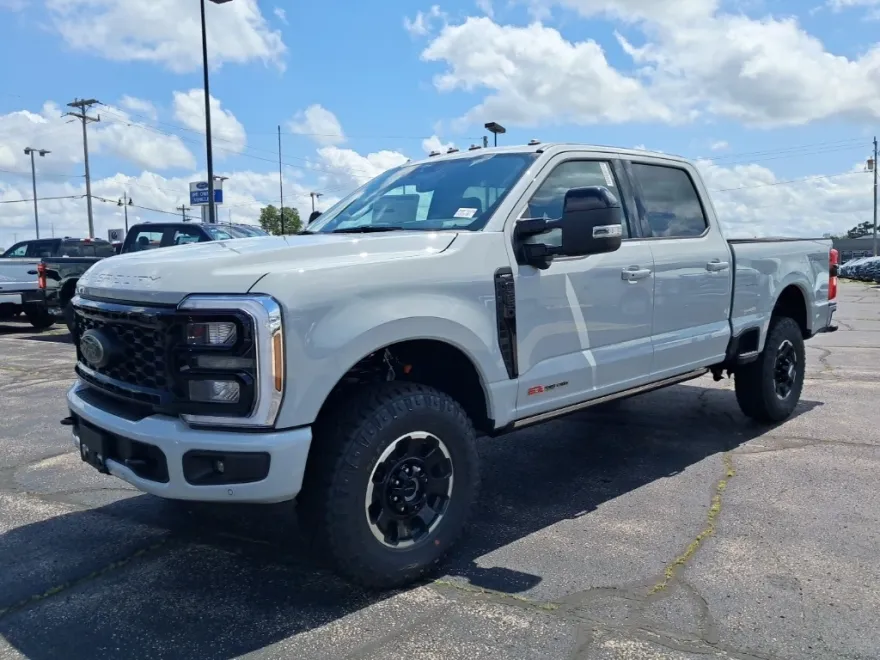 2025 Ford F-250 Lariat photo 1