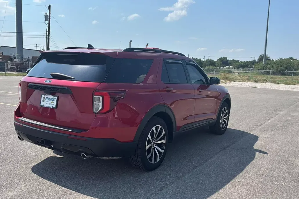 2023 Ford Explorer ST-Line photo 1