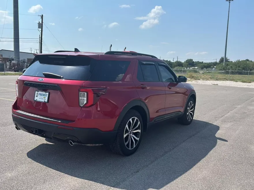 2023 Ford Explorer ST-Line photo 1