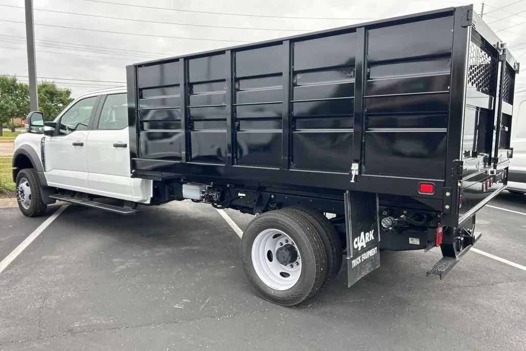 2025 Ford F-550 photo 1