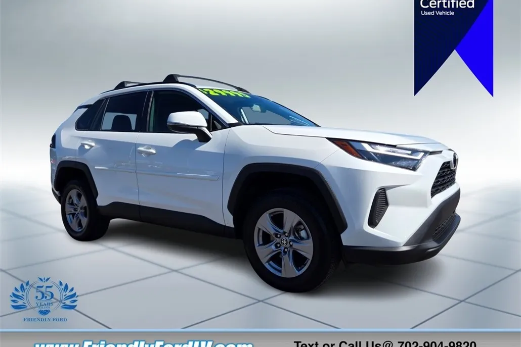 2022 Toyota RAV4 XLE photo 1