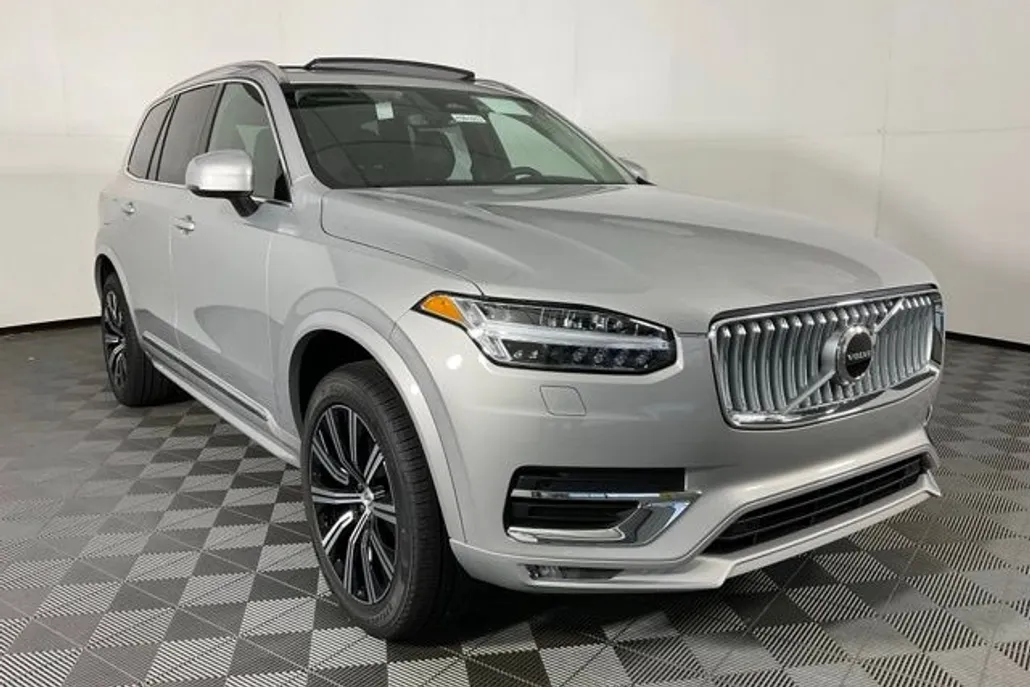 2025 Volvo XC90 B5 Core photo 1