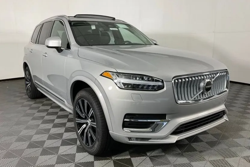 2025 Volvo XC90 B5 Core photo 1