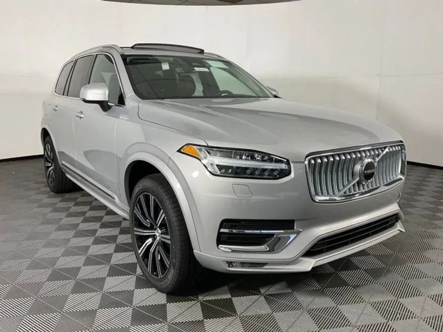 2025 Volvo XC90 B5 Core photo 1