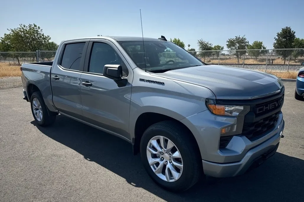 2023 Chevrolet Silverado 1500 Custom photo 1