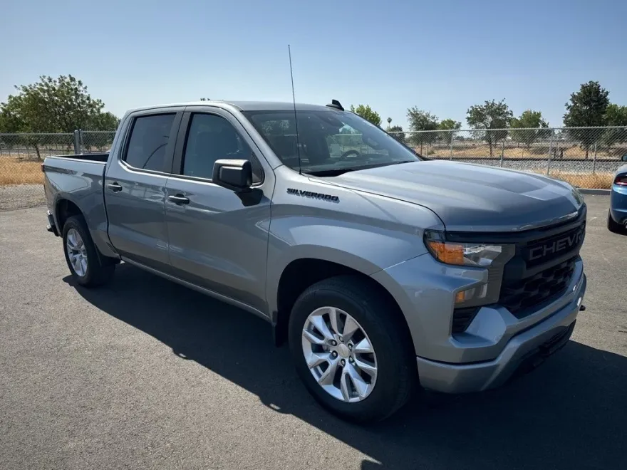 2023 Chevrolet Silverado 1500 Custom photo 1