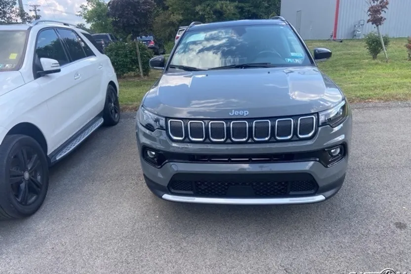 2022 Jeep Compass Limited photo 1