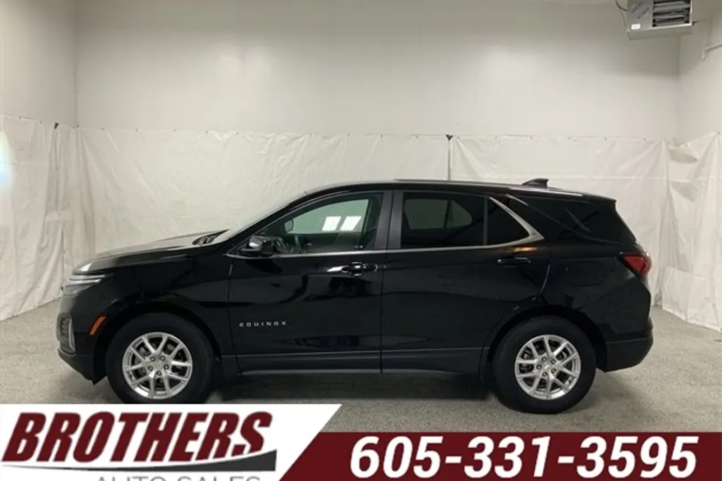 2023 Chevrolet Equinox LT photo 1