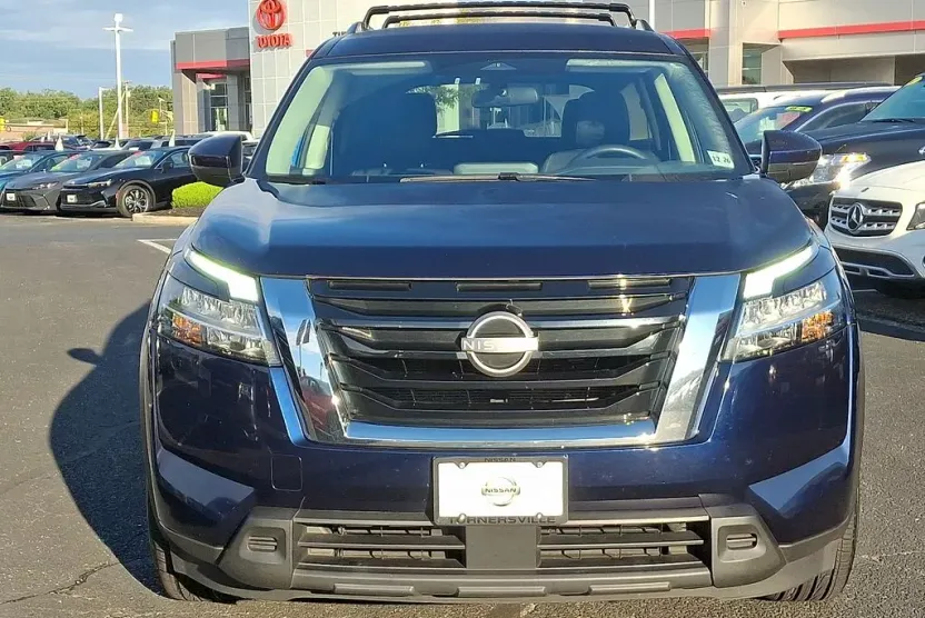 2022 Nissan Pathfinder SV photo 1