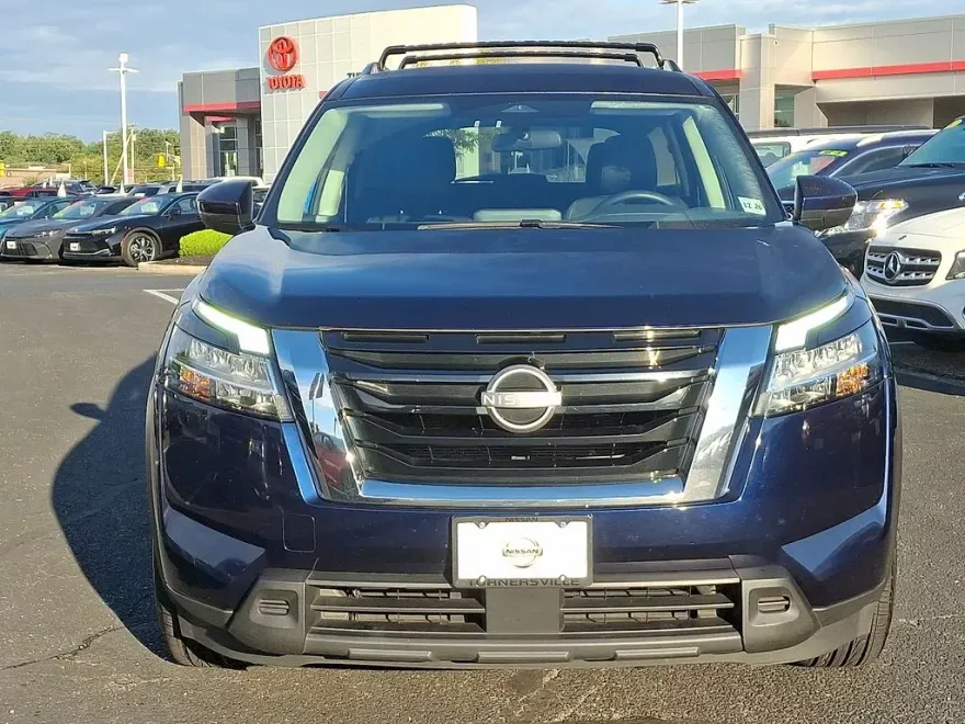 2022 Nissan Pathfinder SV photo 1
