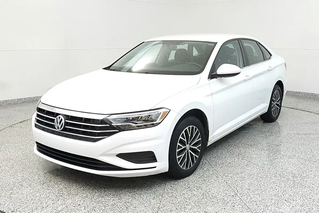 2021 Volkswagen Jetta R-Line photo 1