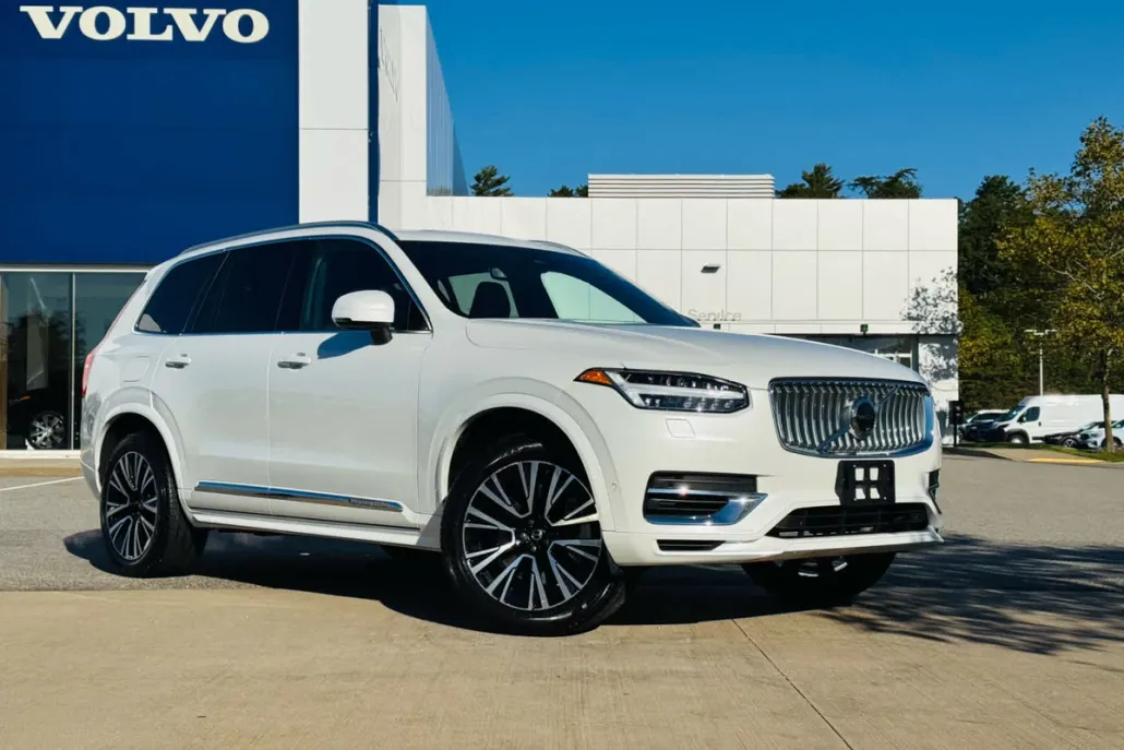 2024 Volvo XC90 T8 Plus photo 1