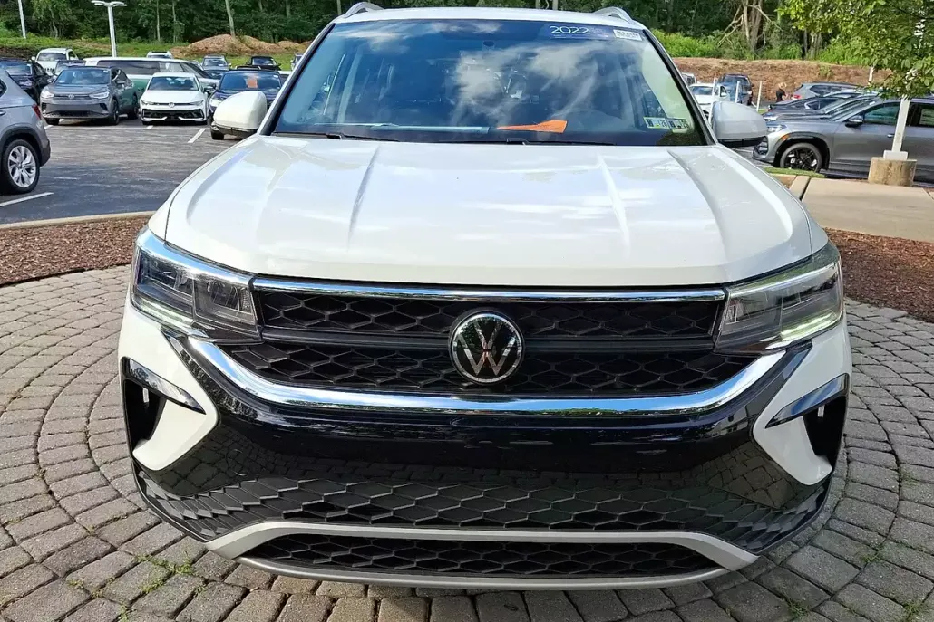 2022 Volkswagen Taos SE photo 1