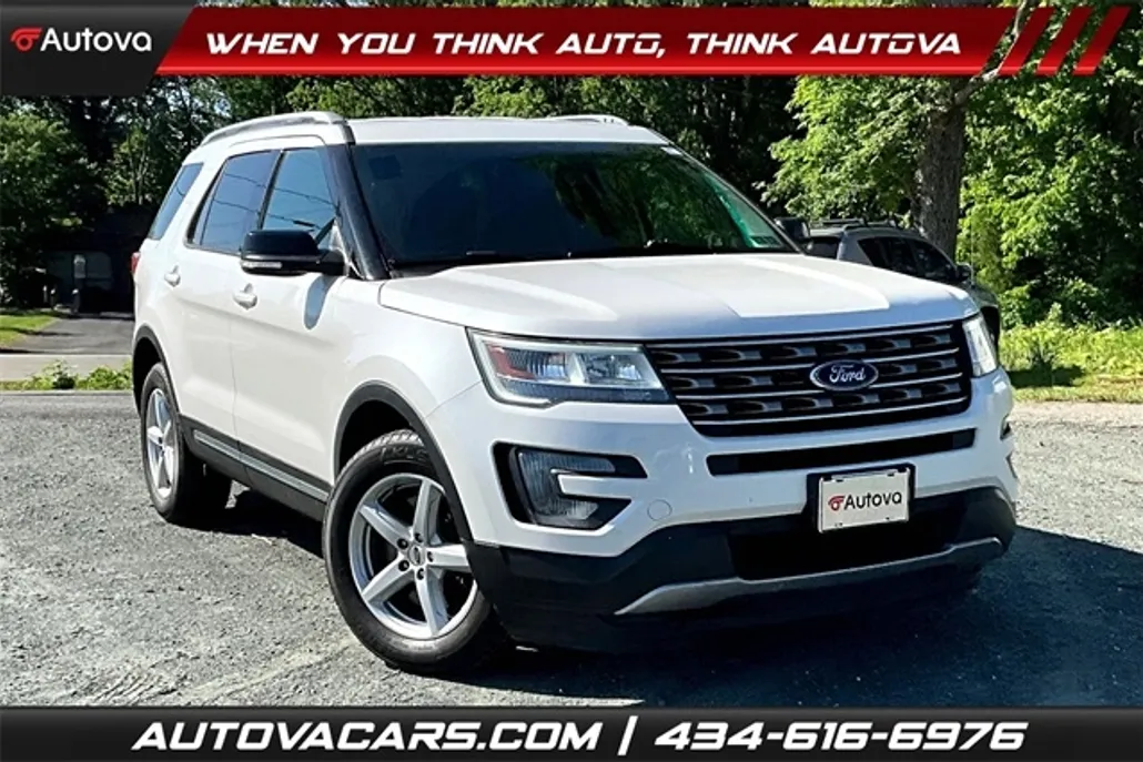 2017 Ford Explorer XLT photo 1